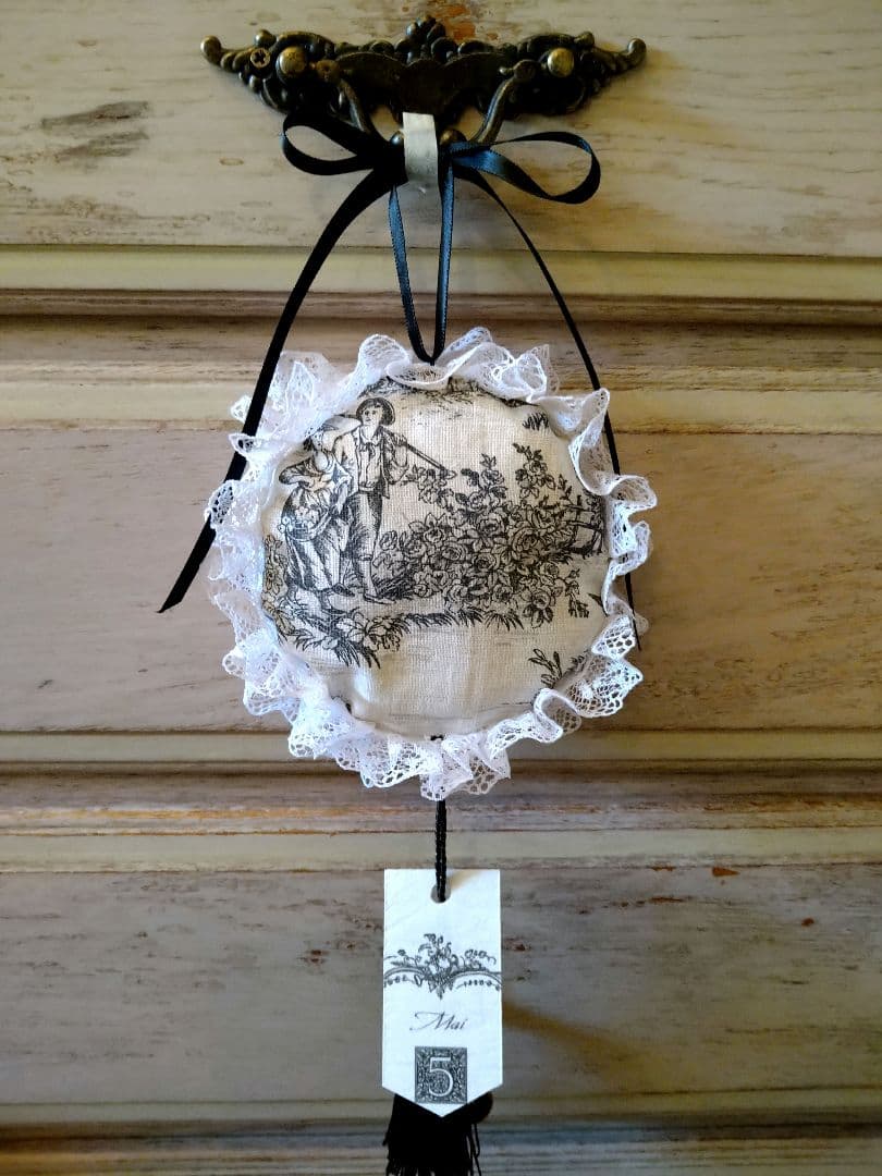 ※数量限定※フランスアンティーク　イニシャル刺繍　チャーム　残り１点です