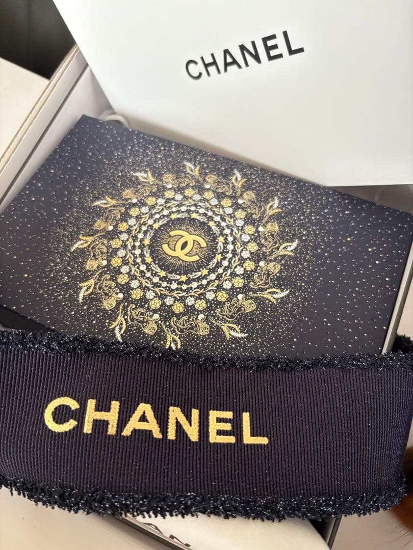 CHANEL クリスマスコフレ　2025リップグロス3本ポーチセット