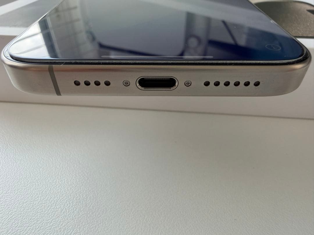 美品♪Apple iPhone 15Pro max ナチュラルチタニウム 本体