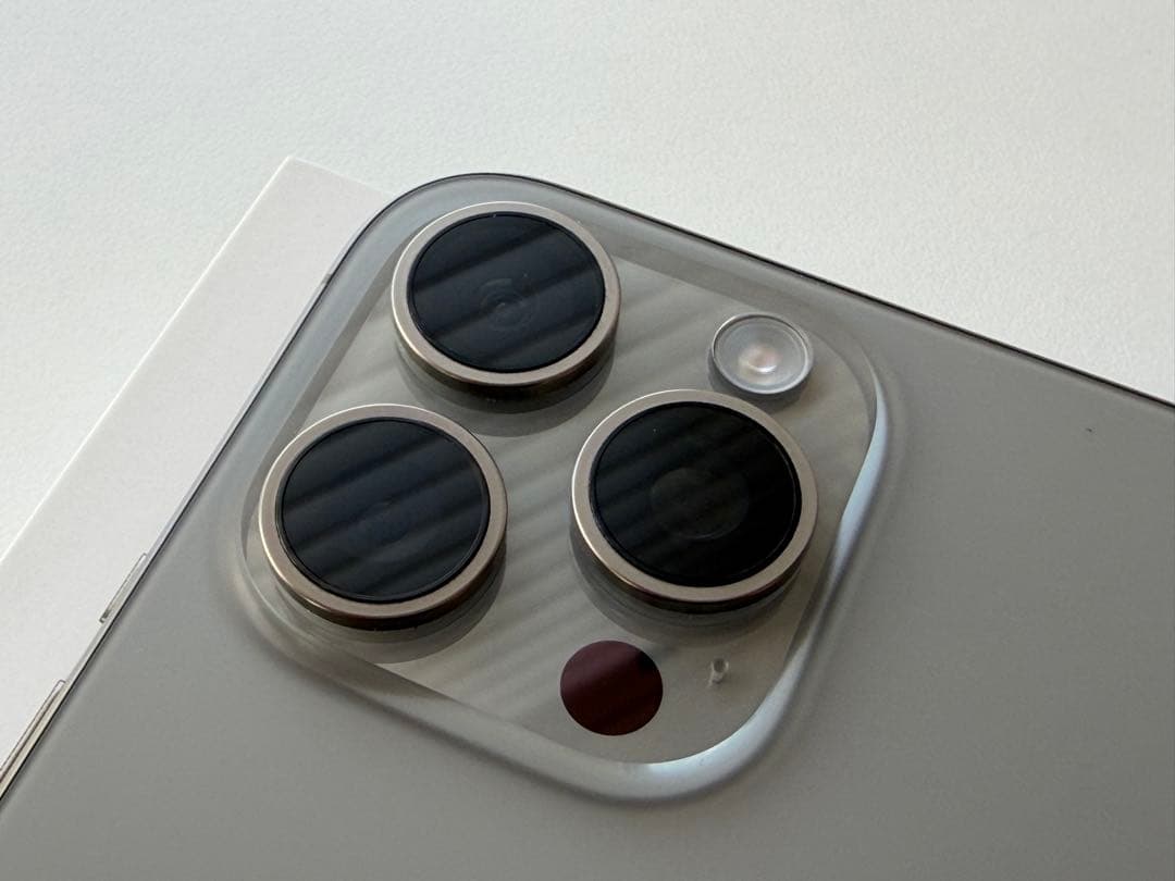 美品♪Apple iPhone 15Pro max ナチュラルチタニウム 本体