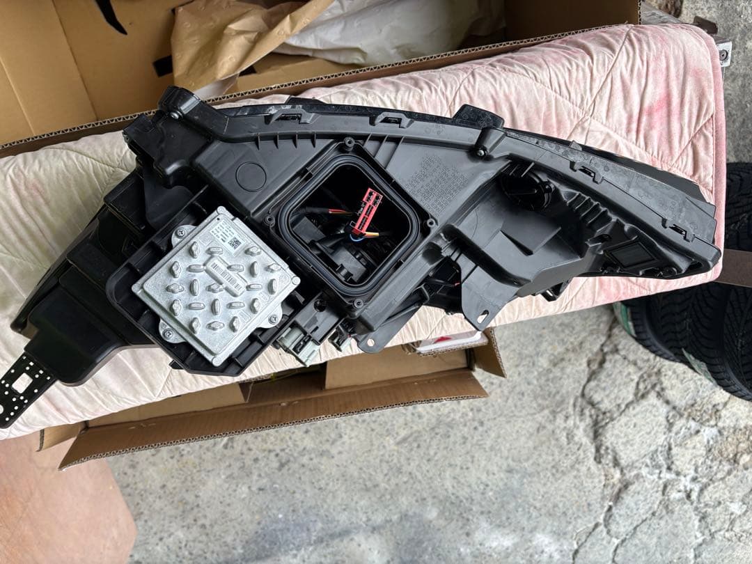 E13 ブラック ヘッドライト