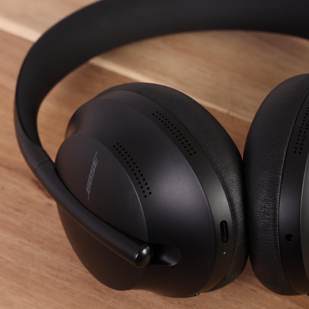 【ほぼ新品】Bose ボーズ ノイズキャンセリング ヘッドフォン　NC700