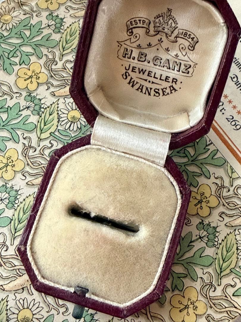 【英国アンティーク】希少 八角形リングケース／H.B. GANZ／1854創業