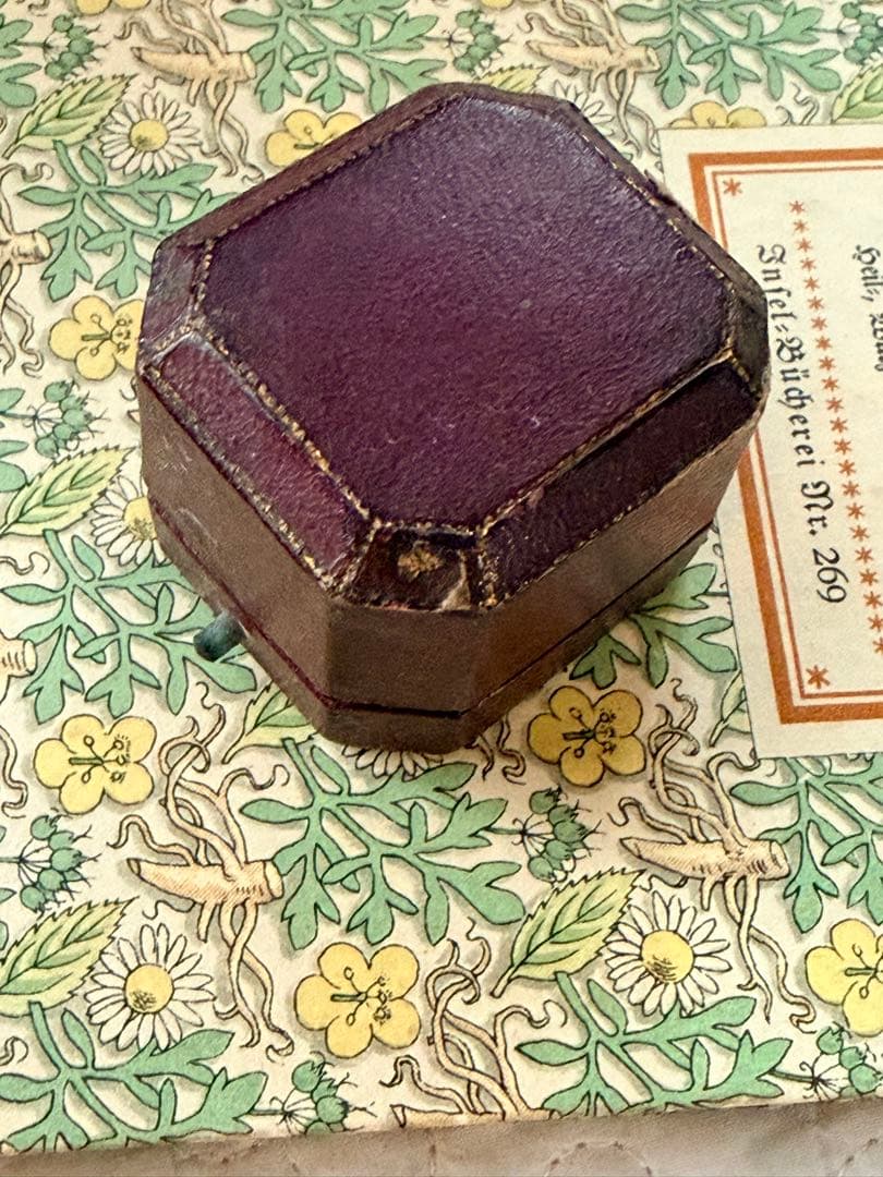 【英国アンティーク】希少 八角形リングケース／H.B. GANZ／1854創業