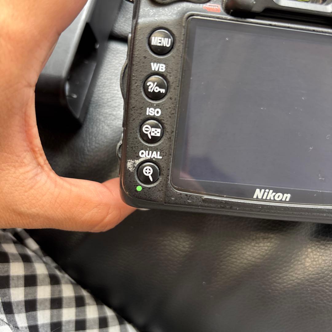 Nikon 一眼レフ　D7000 カメラ