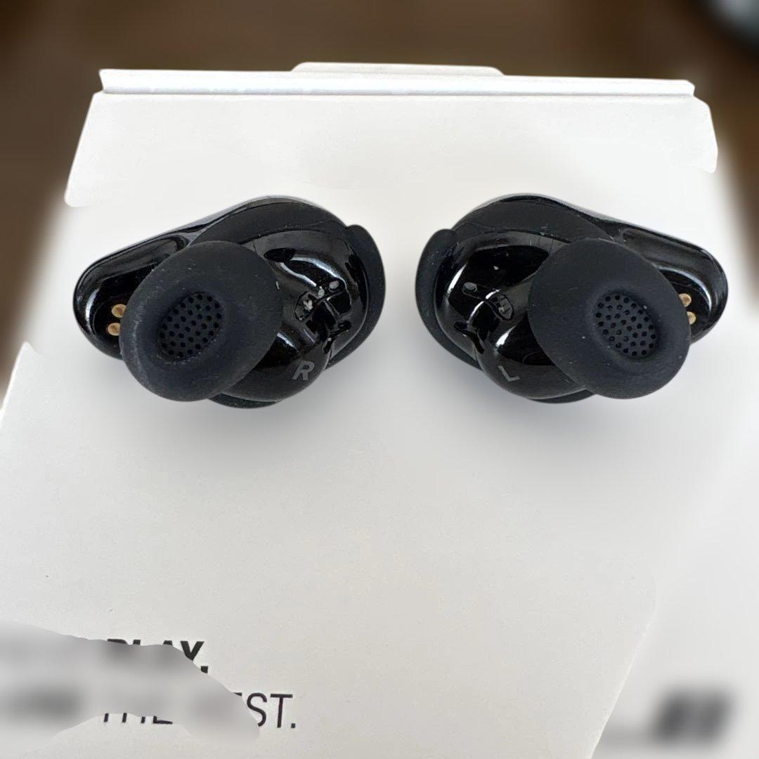 ブラック ワイヤレスイヤホン