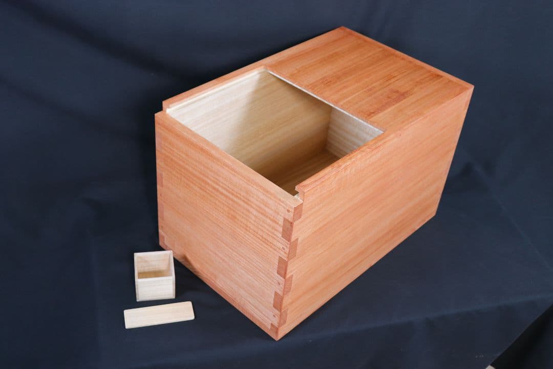 【新米の美味しさ長続き】伝説の桐米びつ30キロ用スライドタイプ 　柿渋塗り