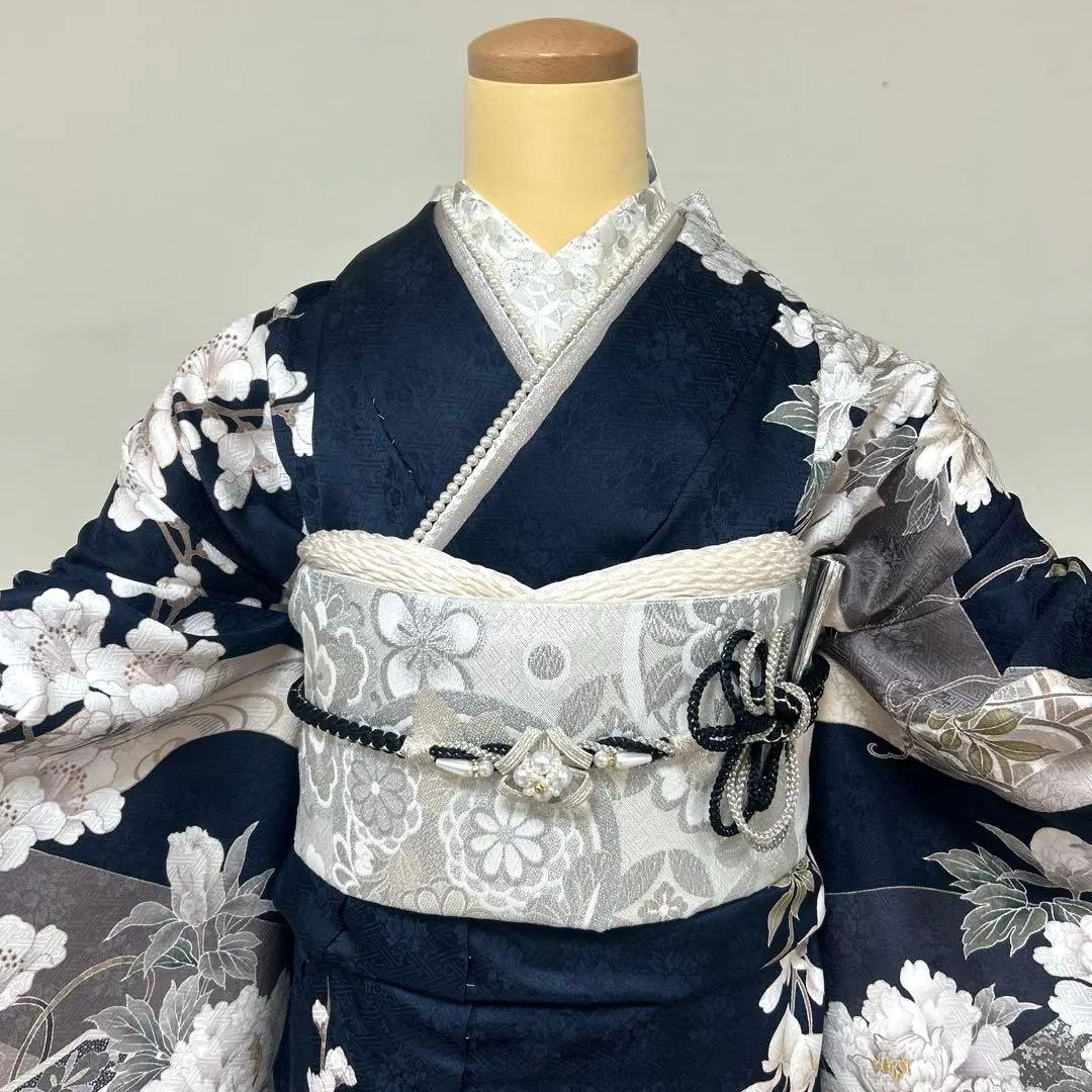紺地のシックな牡丹と菊に貝桶の振袖フルセット