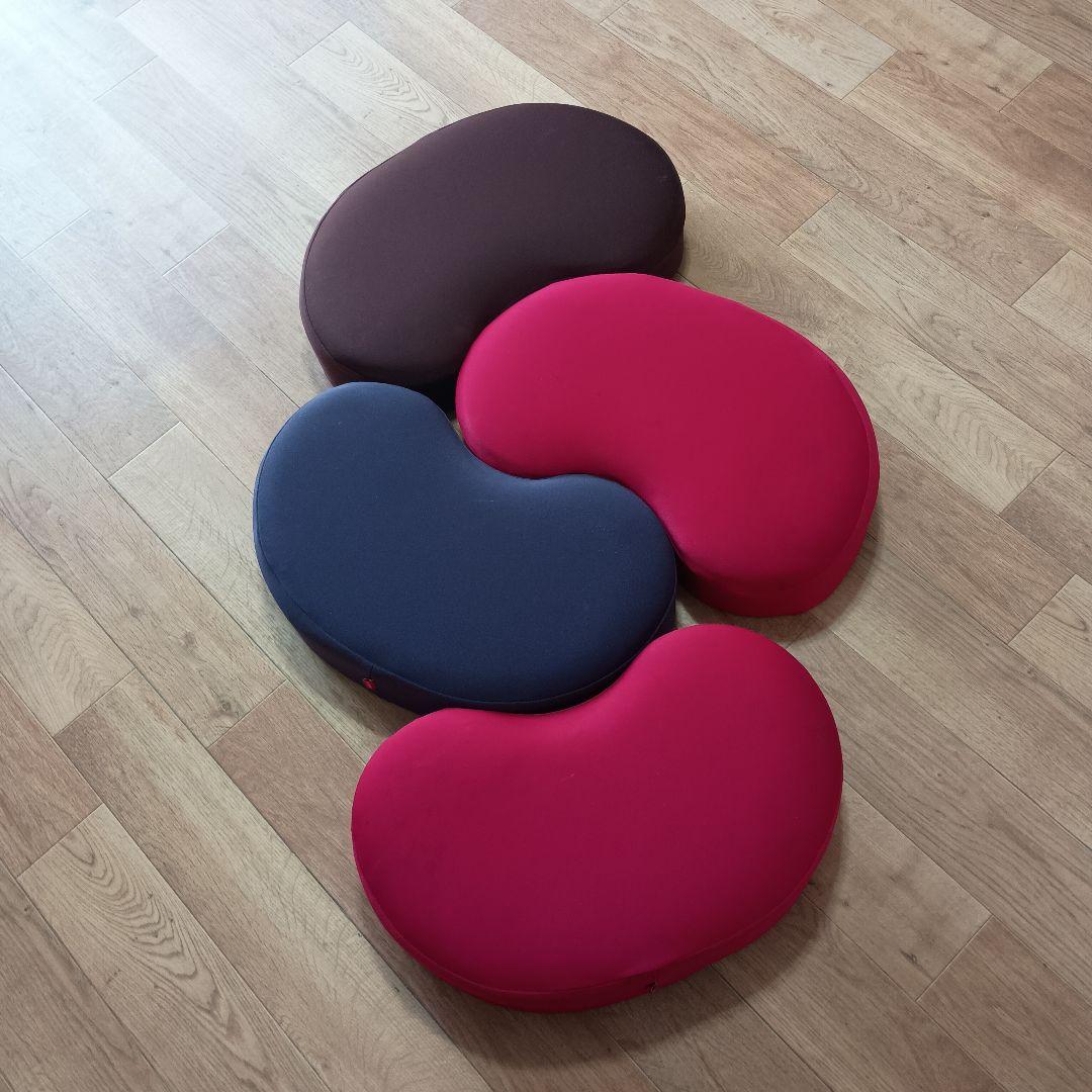 あぐらクッション 4個（赤2個　茶1個　紺1個）