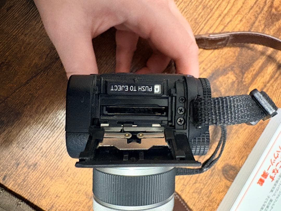 ペンタックス PENTAX Q10本体+バッテリー充電器 +撮り方ハンディブック