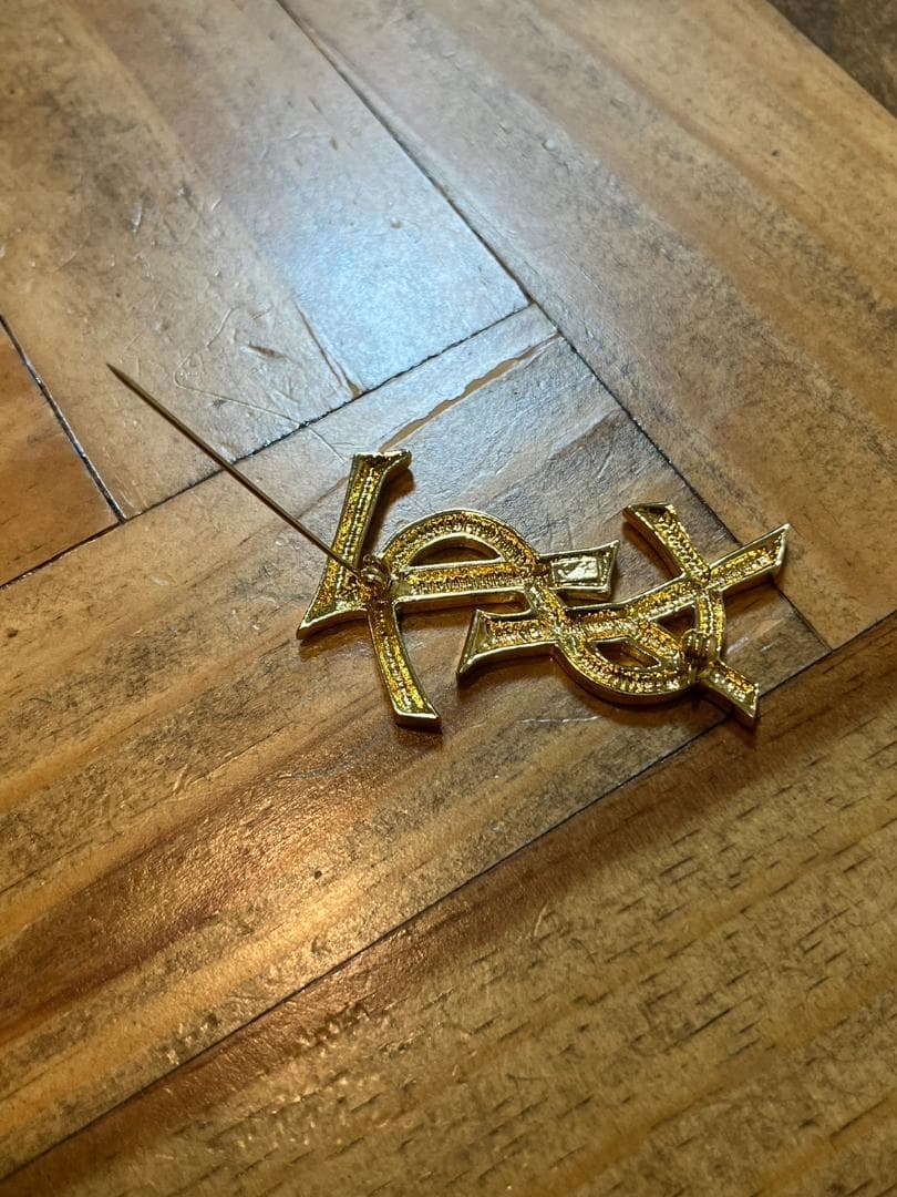 YSL　イヴサンローラン　ブローチ　ゴールド