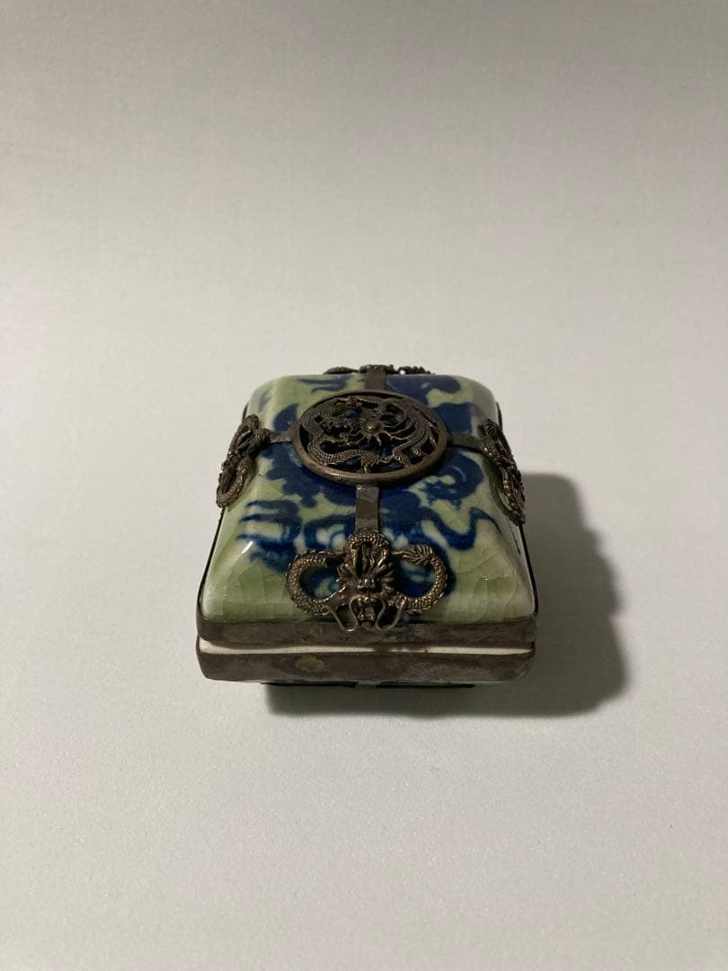 金工足銀 光緒年製刻印 龍金具染付唐子図 蓋物 小物入