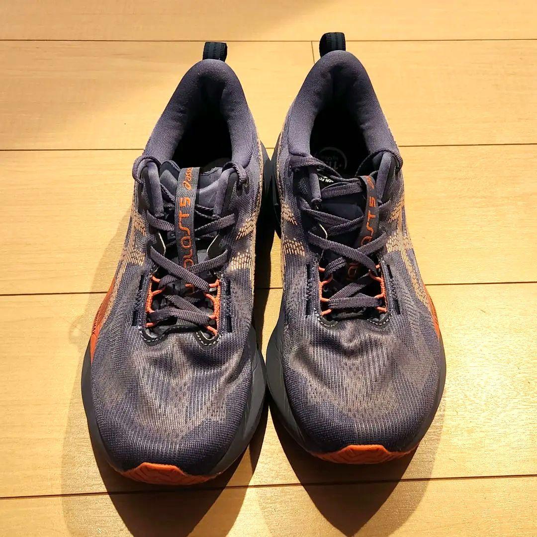 大幅値下げ 人気色 美品 アシックス ノヴァブラスト5