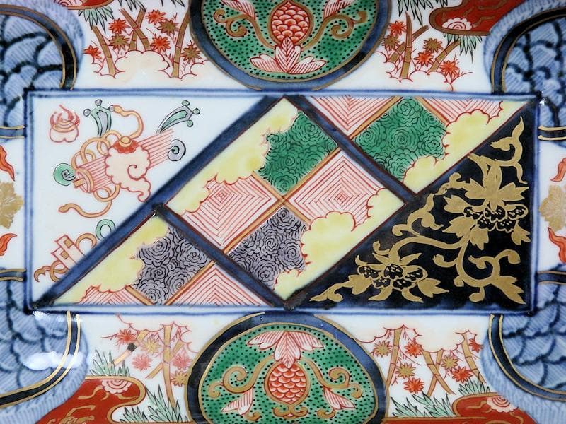 大聖寺伊万里　金襴手　宝尽くしに鳳凰　石畳紋の図　長皿　1296AS-DBn