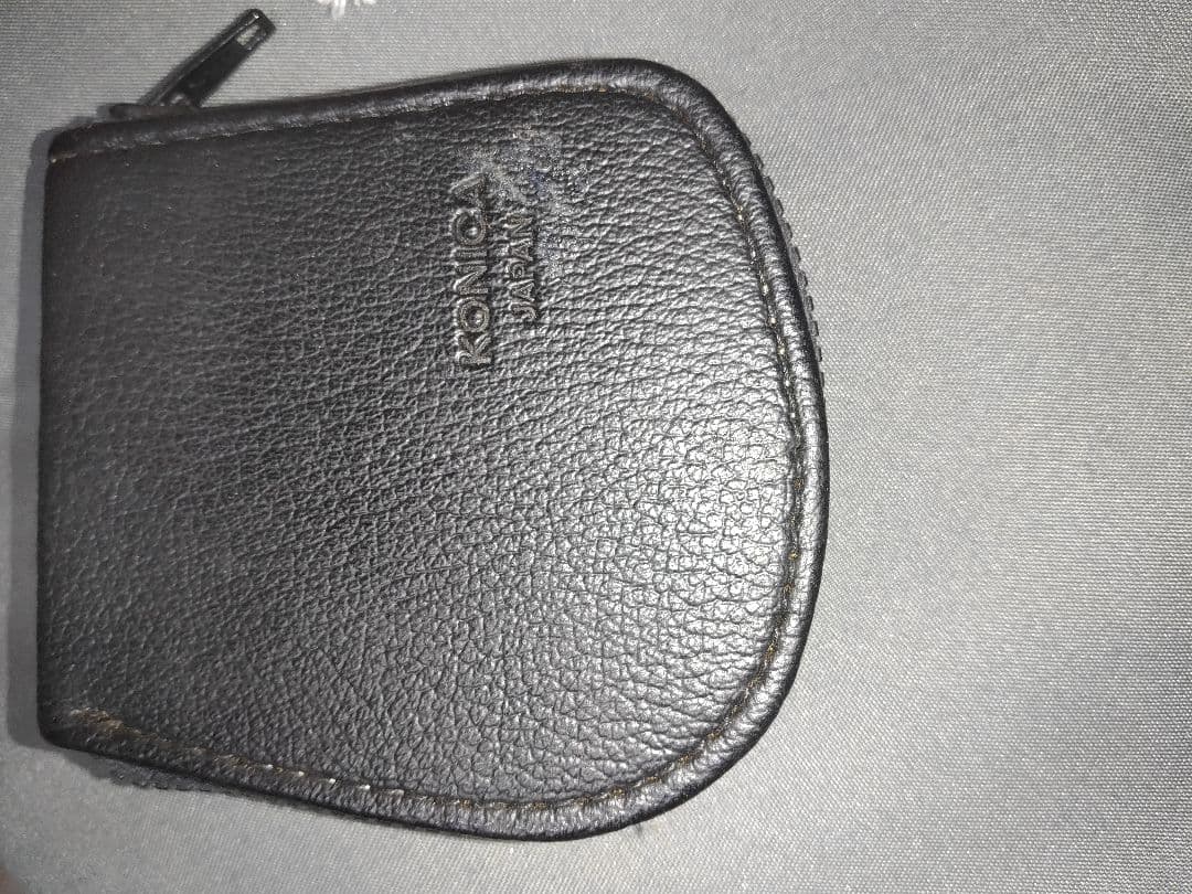 コニカC35とレンズとストロボ