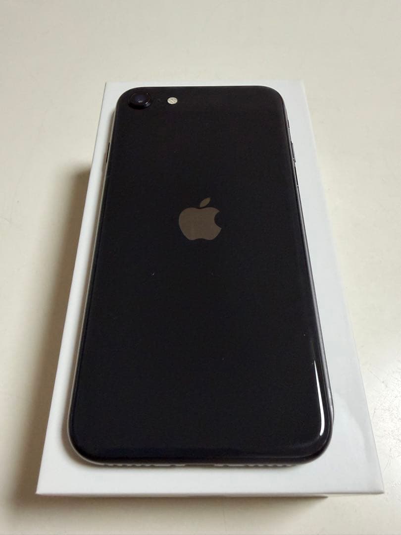 美品 Apple iPhone SE (第2世代) ブラック 64GB