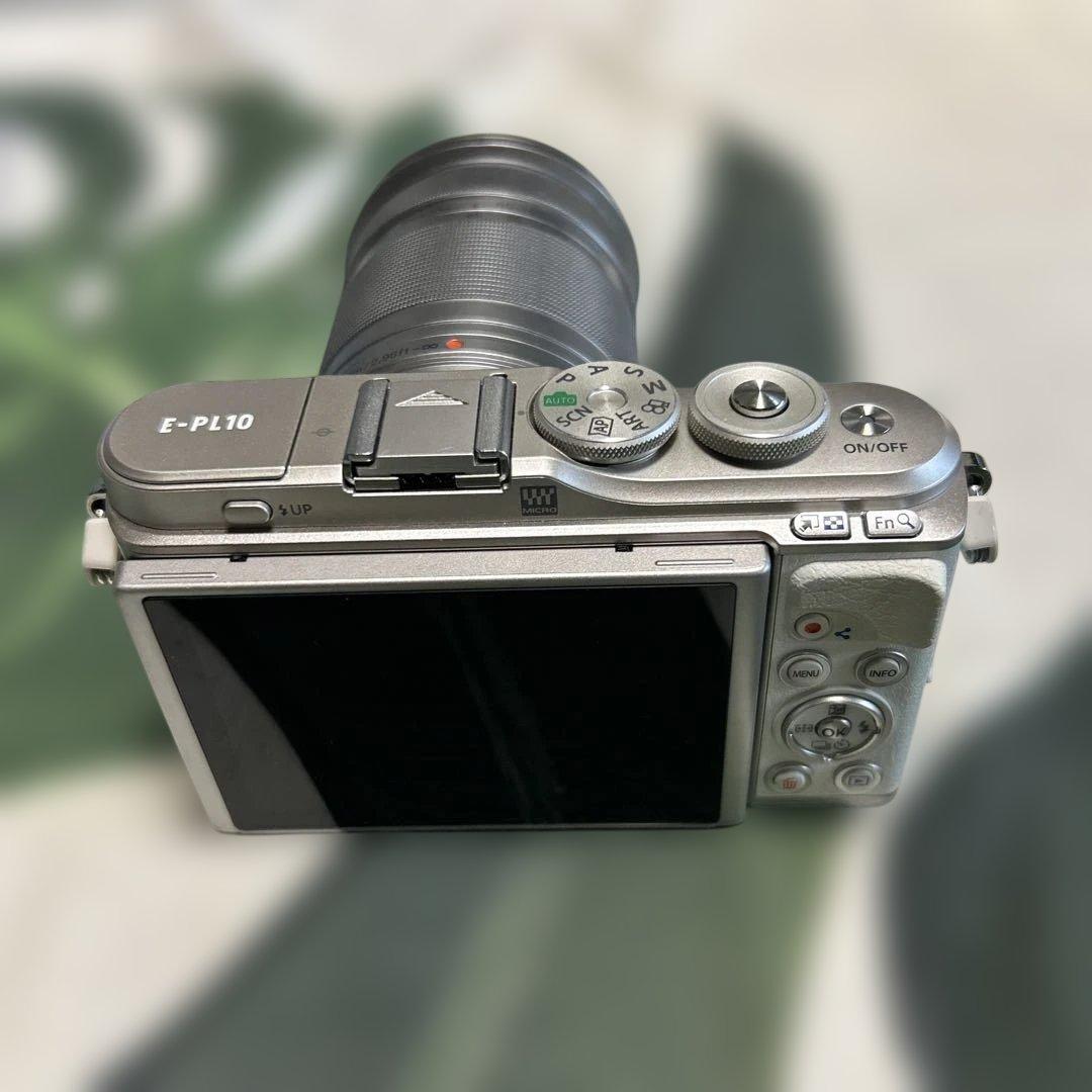 Olympus E-PL10 ホワイト/シルバー　40-150mm