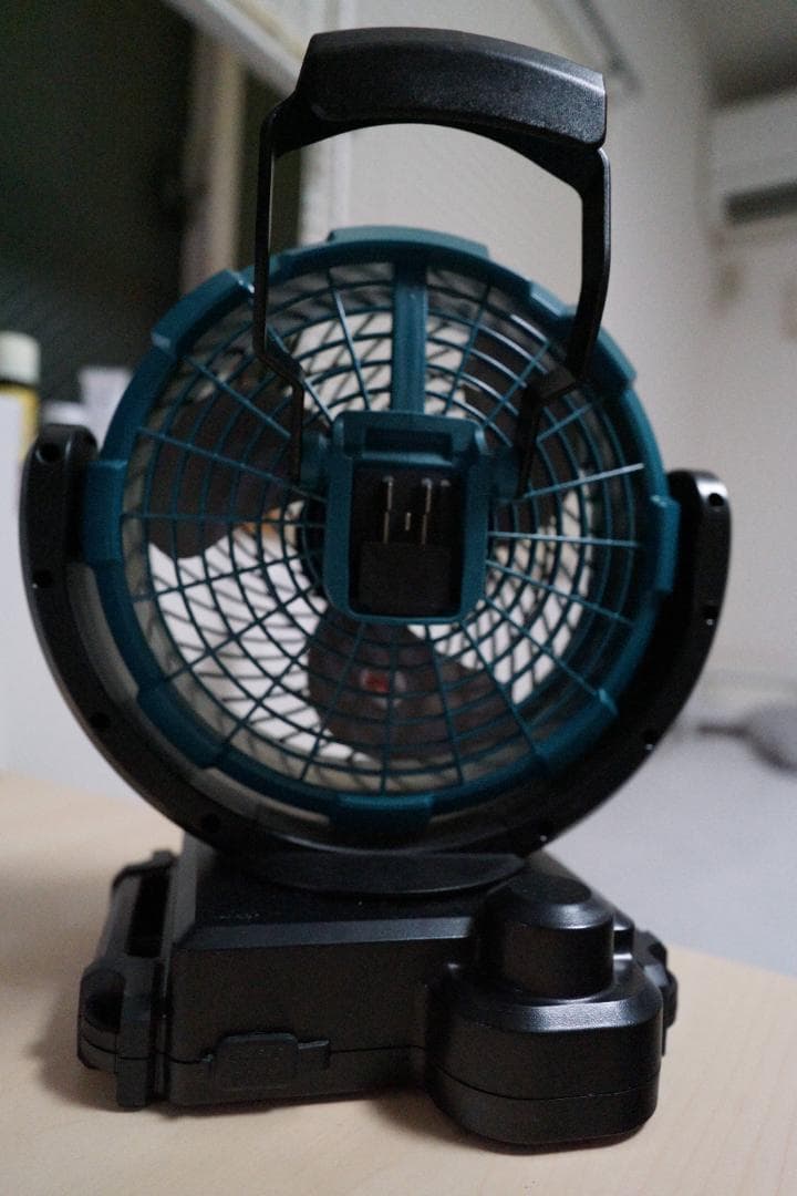 マキタの充電式ファン（CF101D）扇風機　サーキュレーター