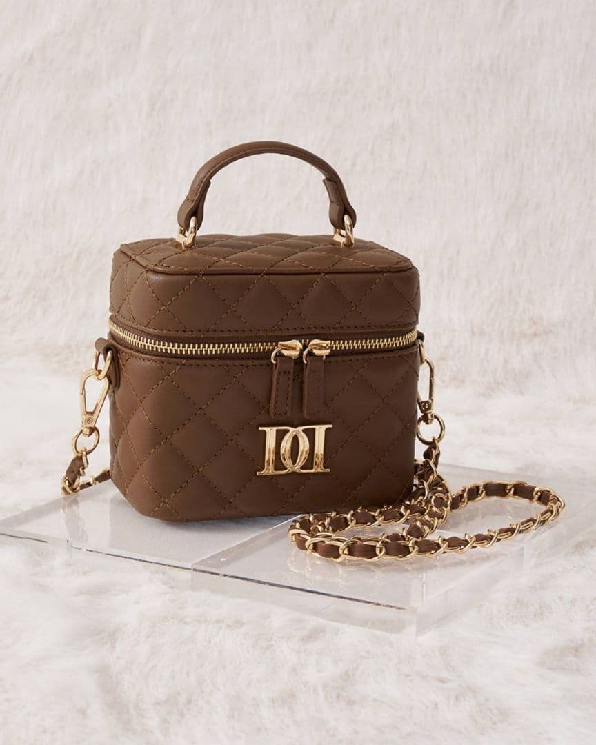 ダーリッチ キルティングスクエアミニバッグ BRN ☆