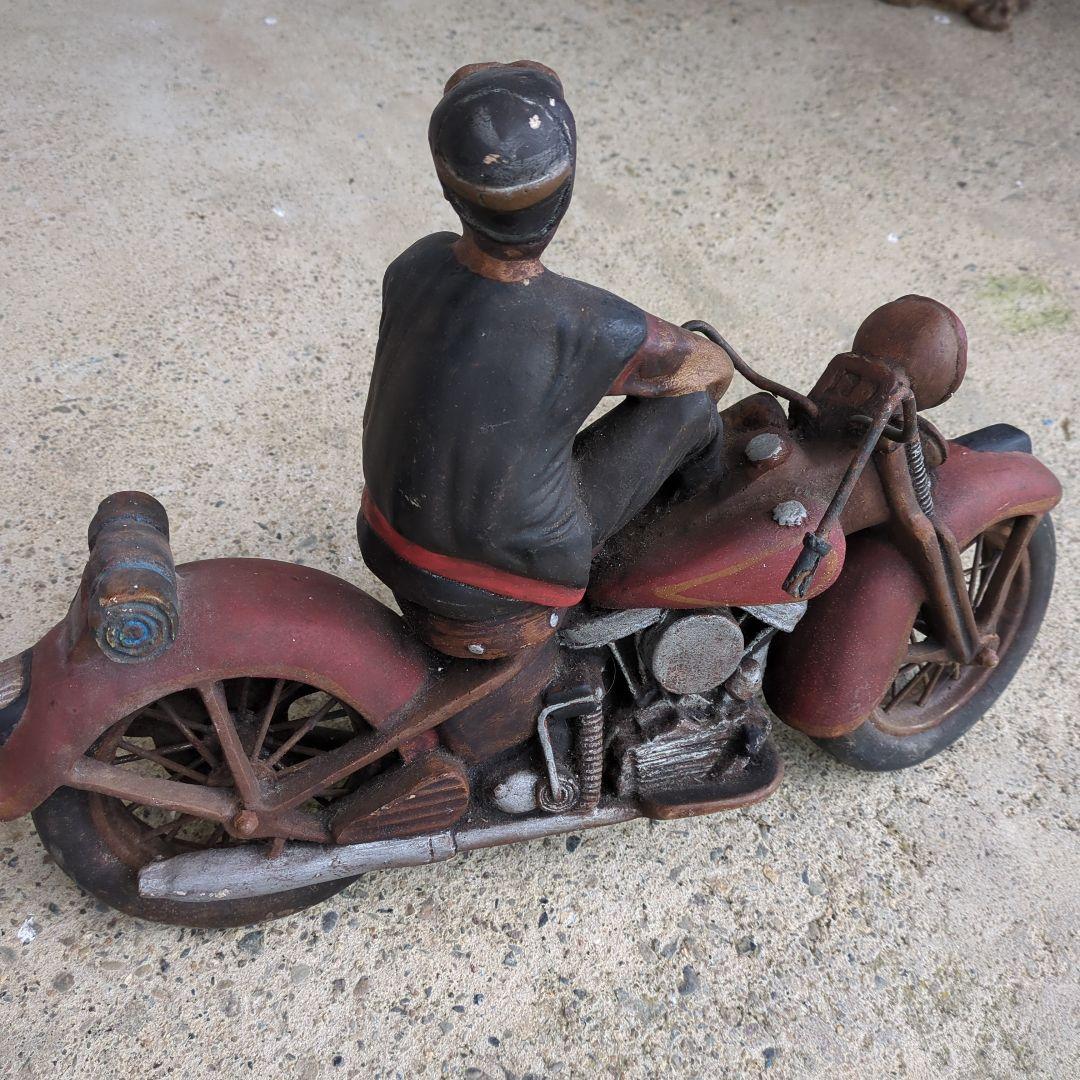 ハーレーダビッドソン　レトロ　一人旅　荒野