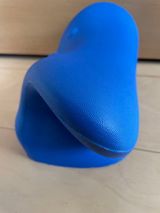 首の疲れをとる枕　マッサージ　ストレッチ　首枕　リラックスモデル