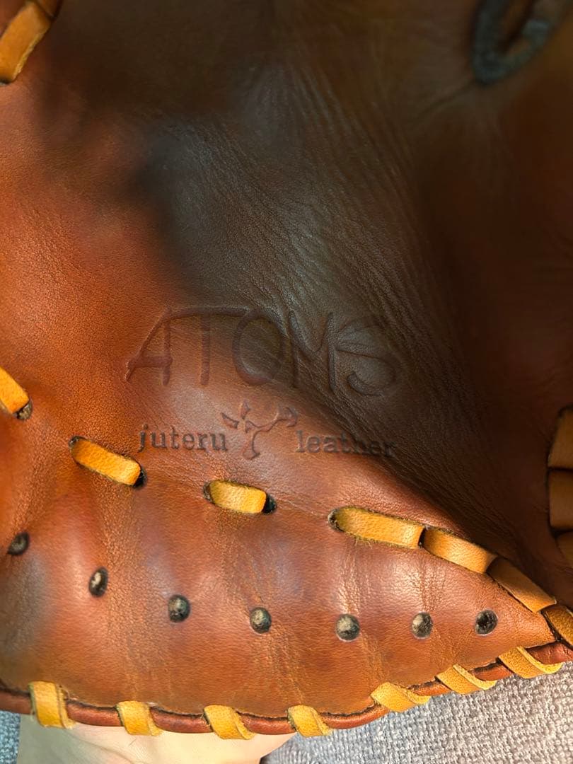 ATOMS 硬式グローブ　アトムズ　袋付き　ヒモ交換済み