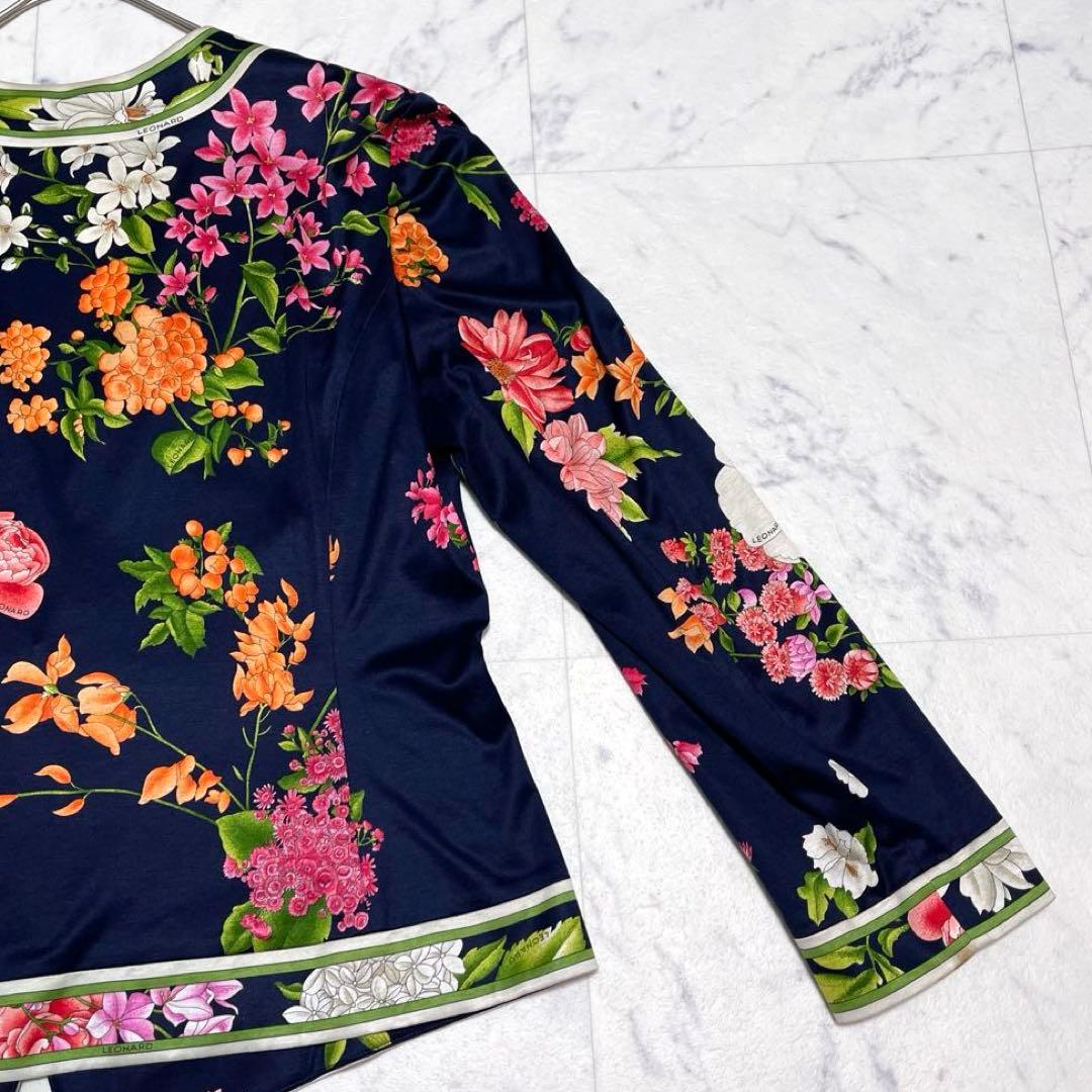 希少✨レオナール ノーカラージャケット トリム 花柄 ロゴ入りクリアボタン