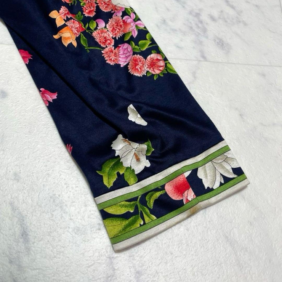 希少✨レオナール ノーカラージャケット トリム 花柄 ロゴ入りクリアボタン