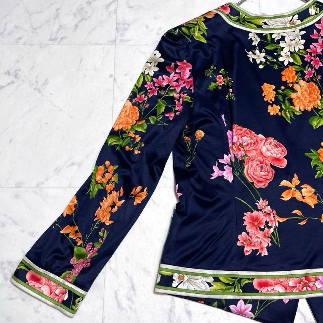 希少✨レオナール ノーカラージャケット トリム 花柄 ロゴ入りクリアボタン