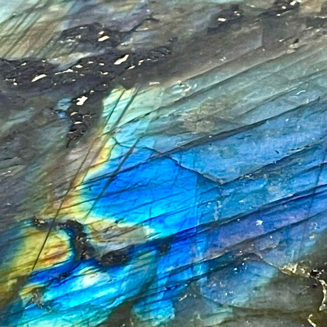 ラブラドライトハーフカット　原石