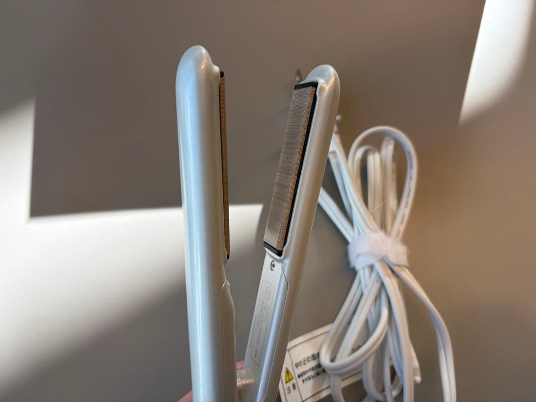 【美品】KINUJO ストレートヘアアイロンミニ　ホワイト