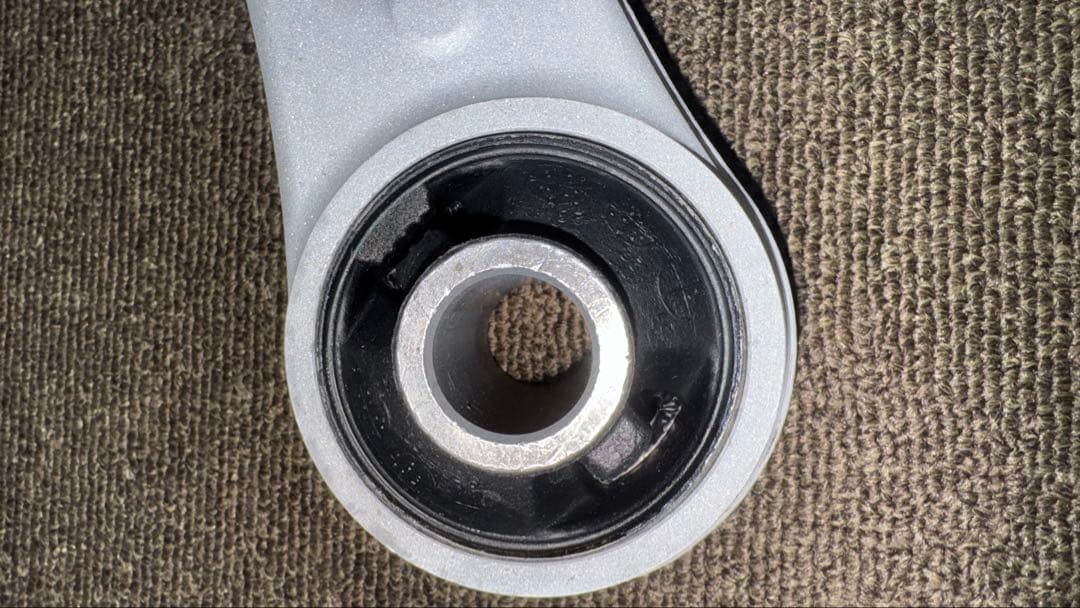 レガシィ　BL BP 前期　フロントアルミロアアーム　新品ブッシュ