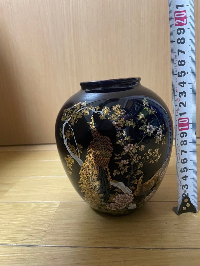 【共箱付き】花瓶 金彩孔雀文 花器 壺 高さ約15cm 伝統工芸