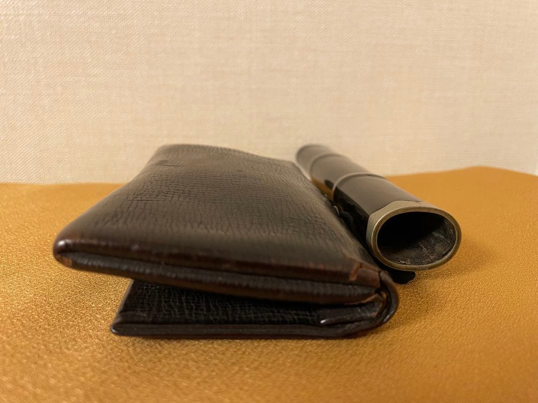 日本製アンティーク　キセル筒付き革製タバコ入れ