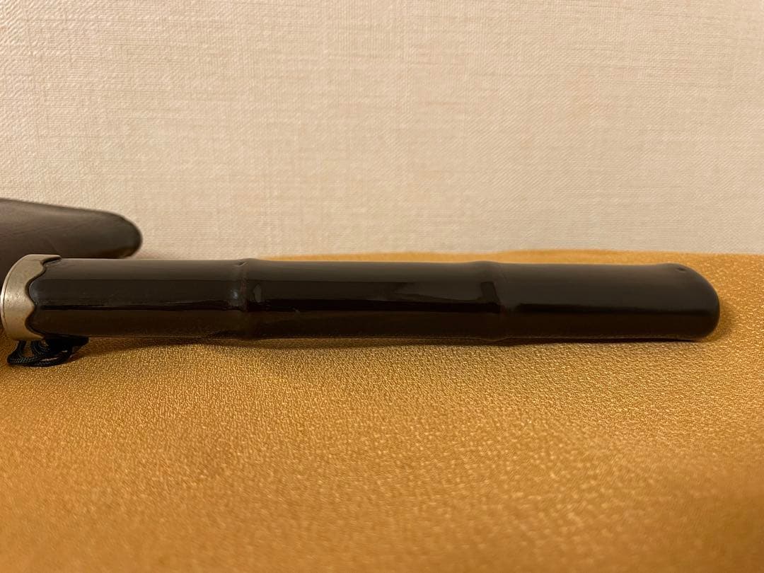 日本製アンティーク　キセル筒付き革製タバコ入れ