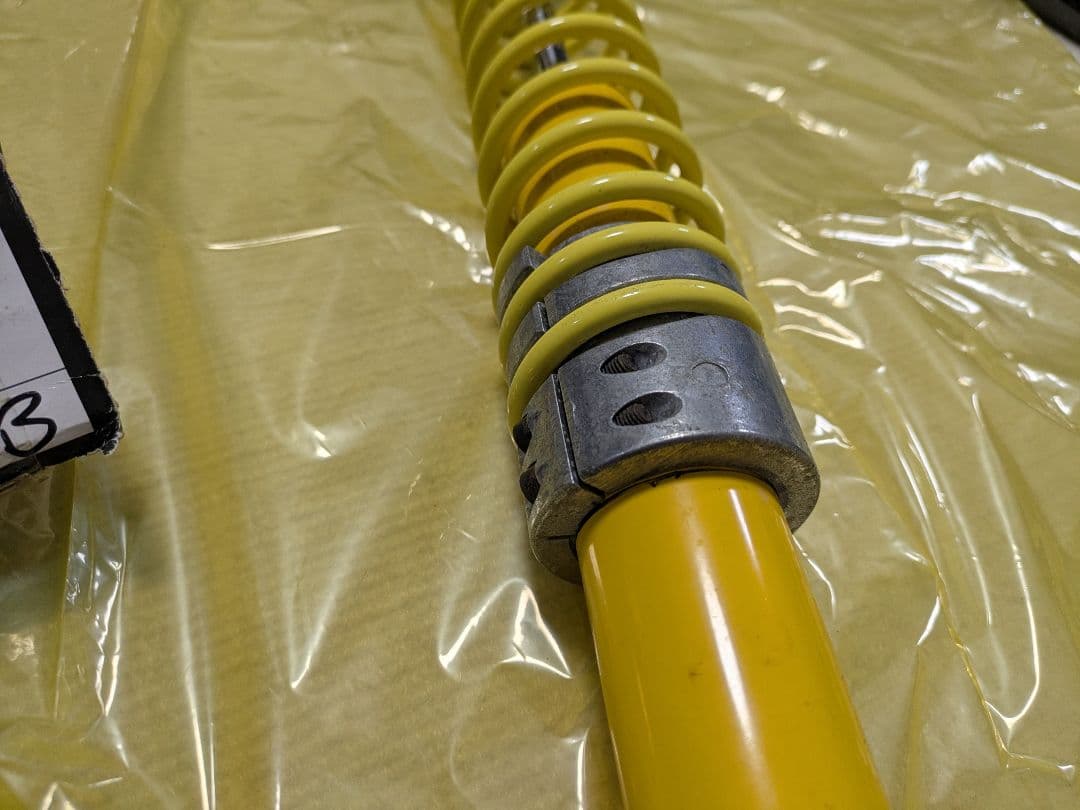 ジムニーJB64用　ステアリングダンパー