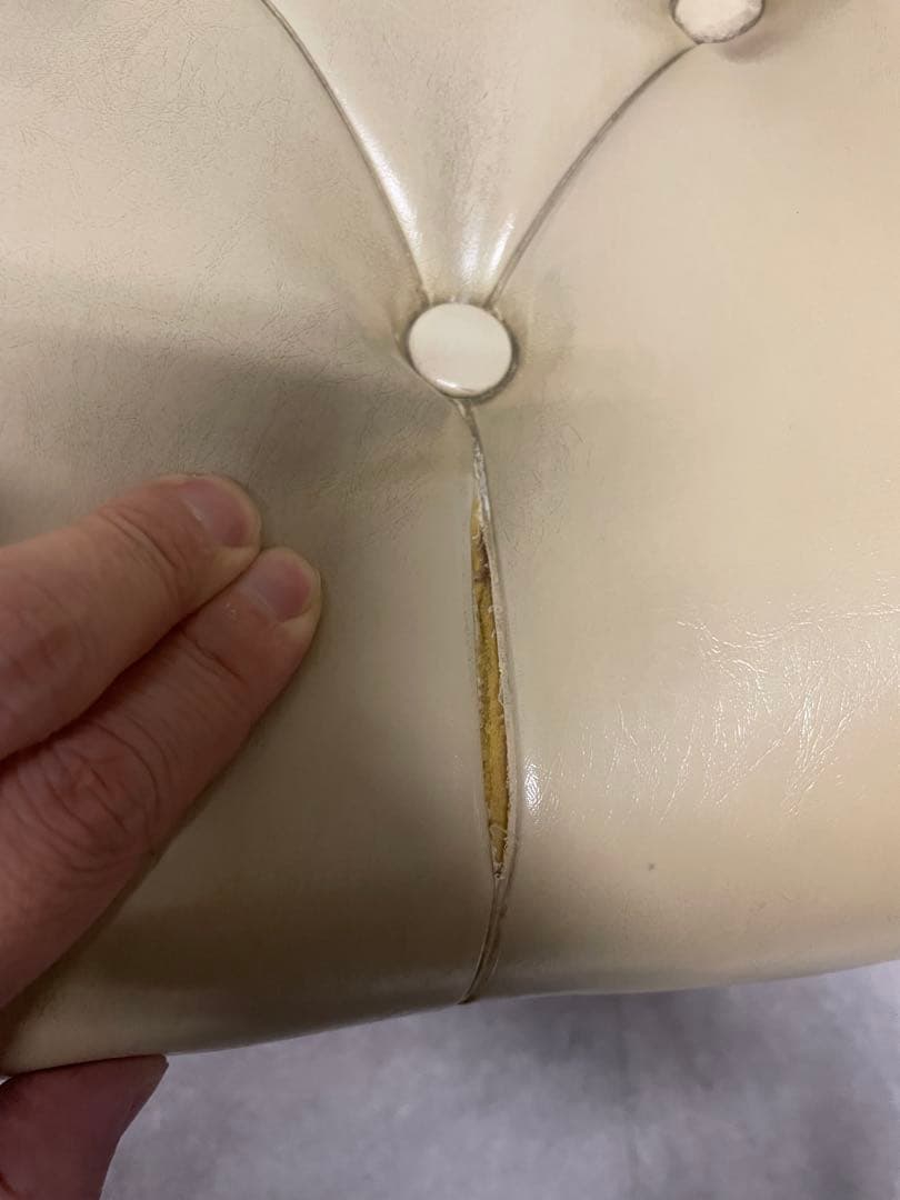 ラウンジソファ　フジファニチアFUJI FURNITURE 合皮　レトロ　1脚