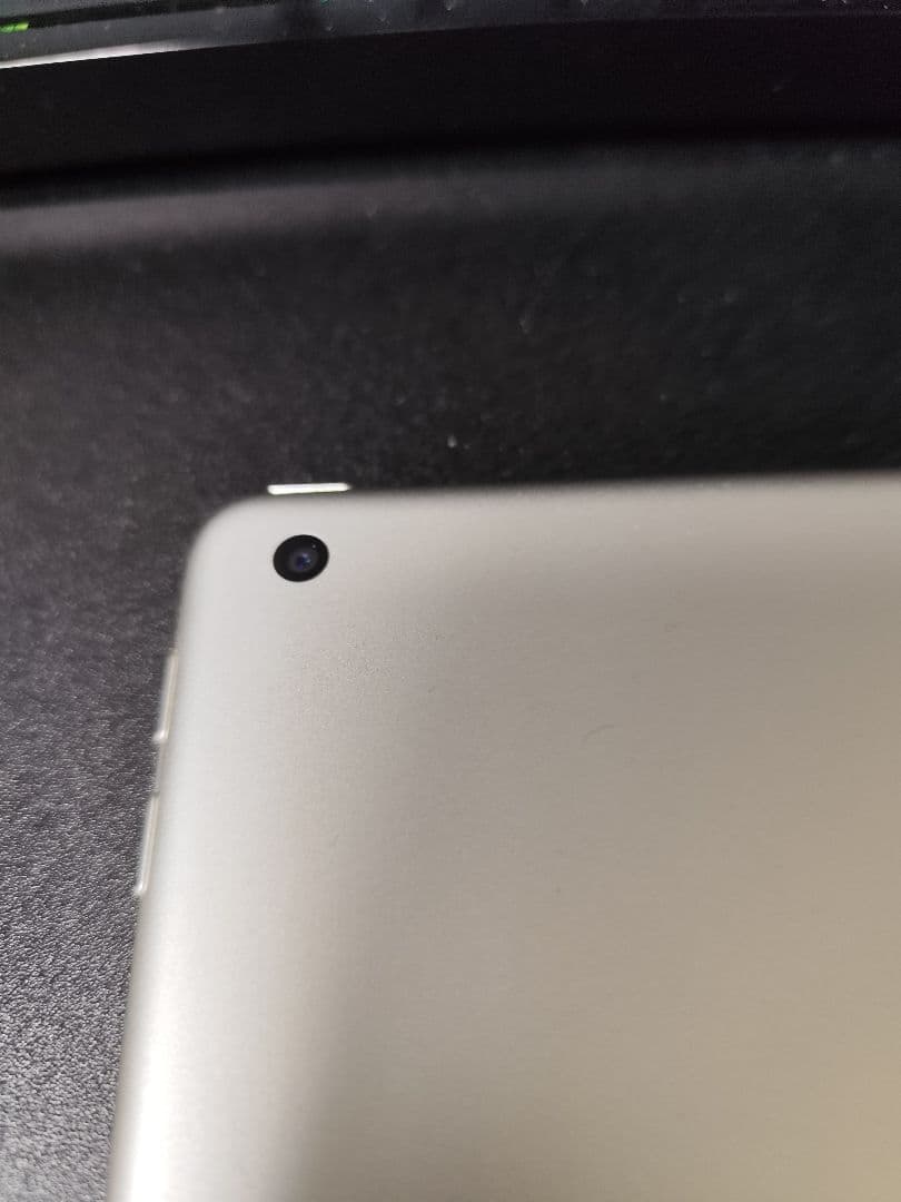 【美品】iPad 第5世代 32GB シルバー wifiモデル　おまけつき