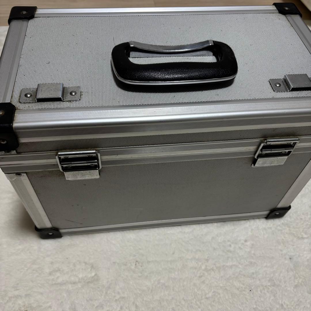 アルミケース付き　カメラ