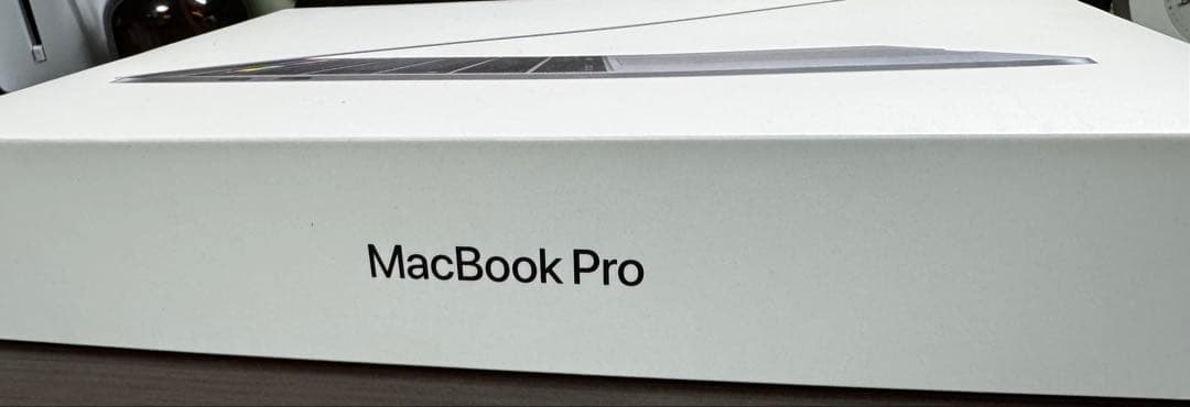 Apple MacBook Pro 13インチ256GB Touch Bar搭載