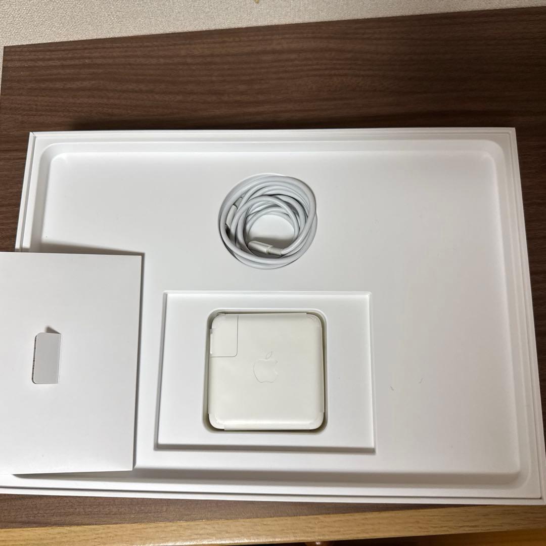 Apple MacBook Pro 13インチ256GB Touch Bar搭載