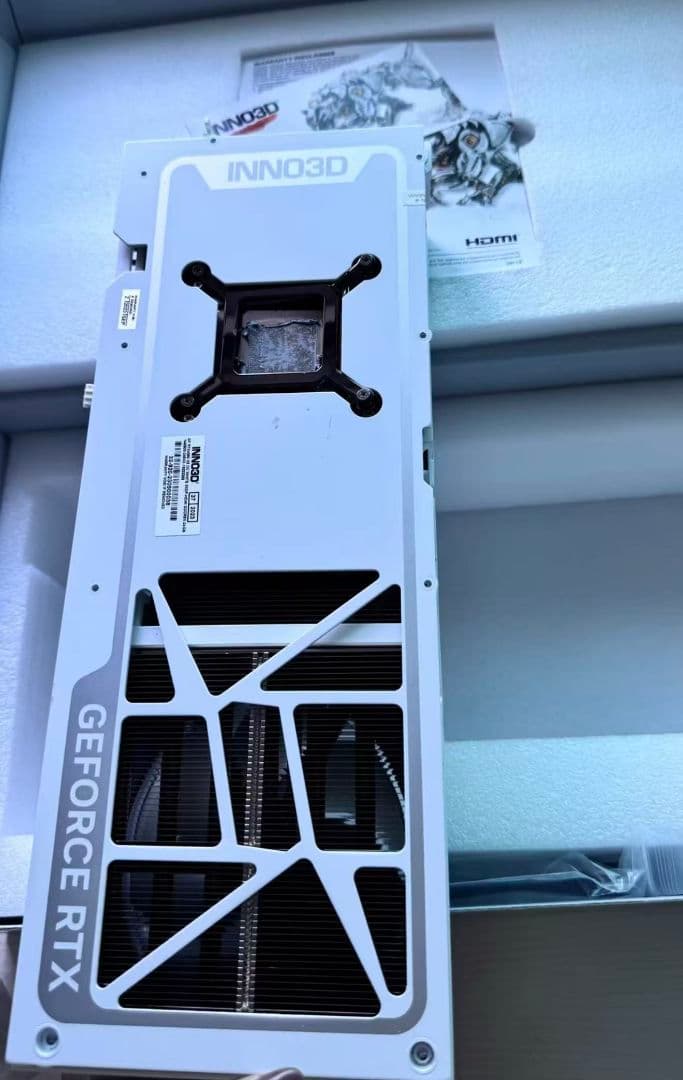 グラフィックボード・グラボ・ビデオカード INNO3D GeForce RTX 4090 X3OC White