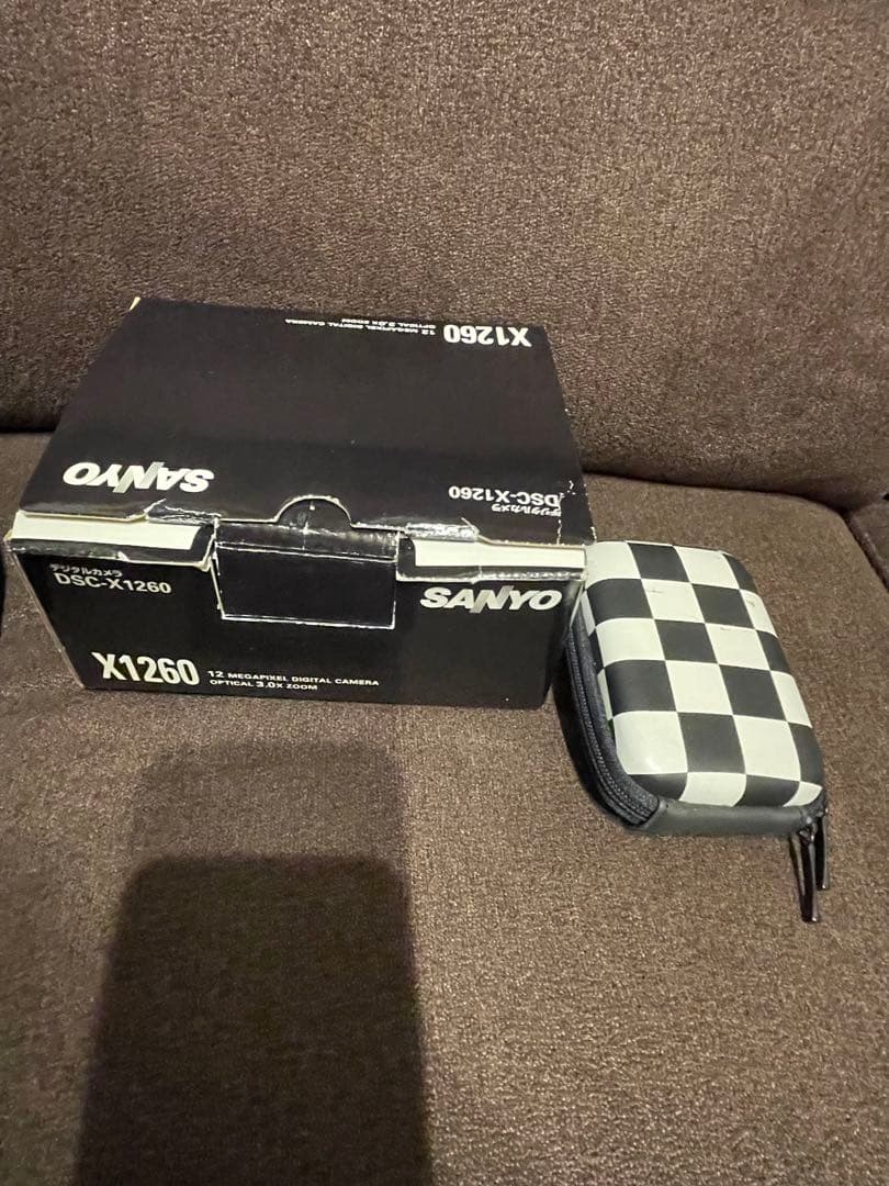デジカメSANYO ケース付き！