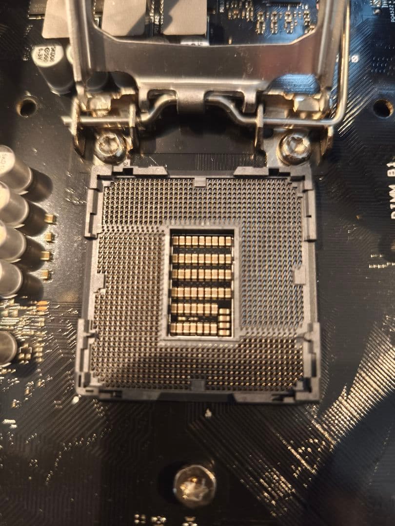 asus pc ケース　11世代マザーボード　ベアボーン　パソコン