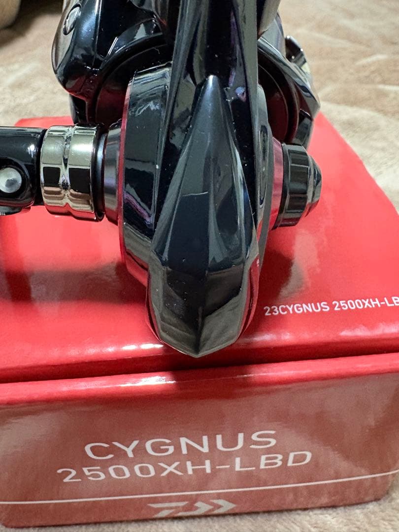 美品 DAIWA 23CYGNUS 2500XH-LBD スピニングリール