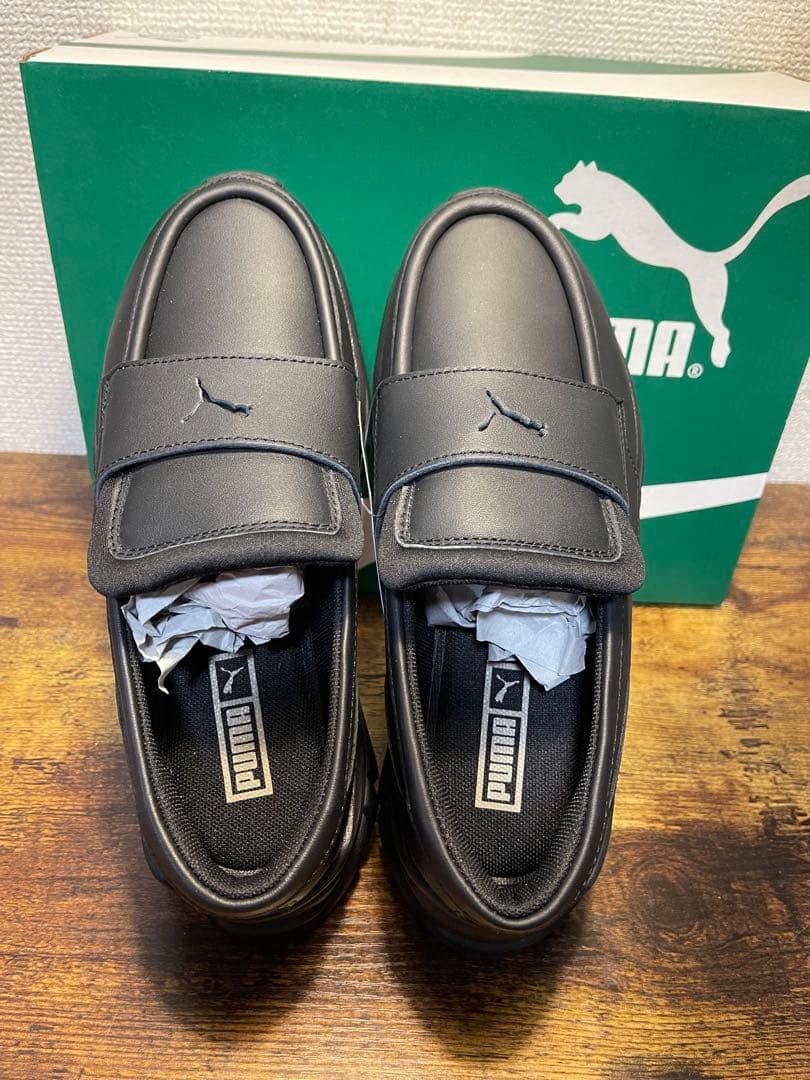 PUMA ブラック ローファー ストラップ付き