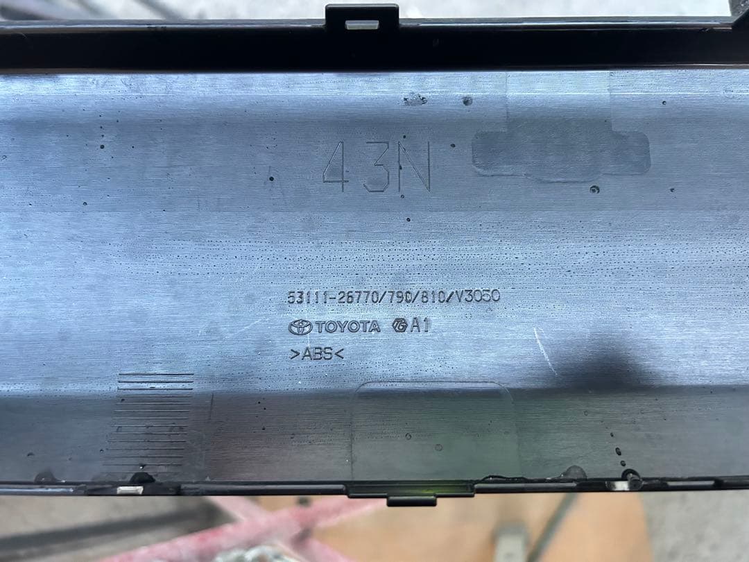 ハイエース　アースカラー　トヨタ純正　フロントグリル　ナロー　標準　新車外し