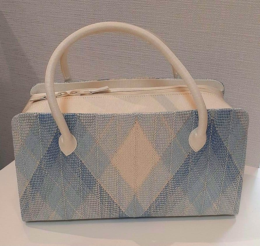 3時間だけ値下げします！和装用利休バッグ 　組み紐　青と白のダイヤモンドパターン