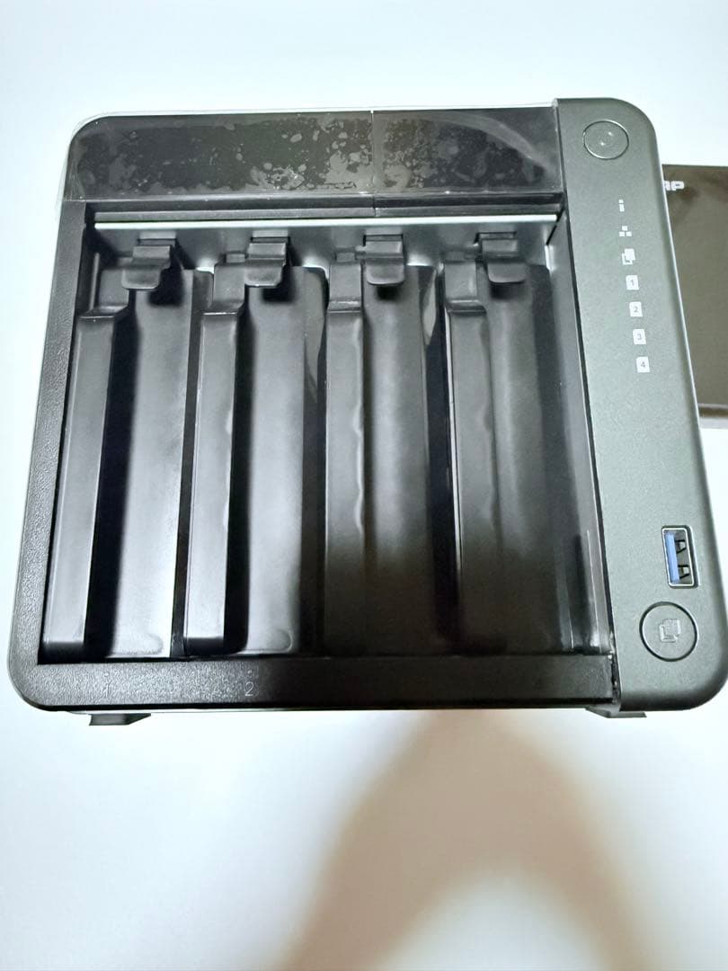 QNAP NAS TS-453D 8Gに増設　8T HDD×2