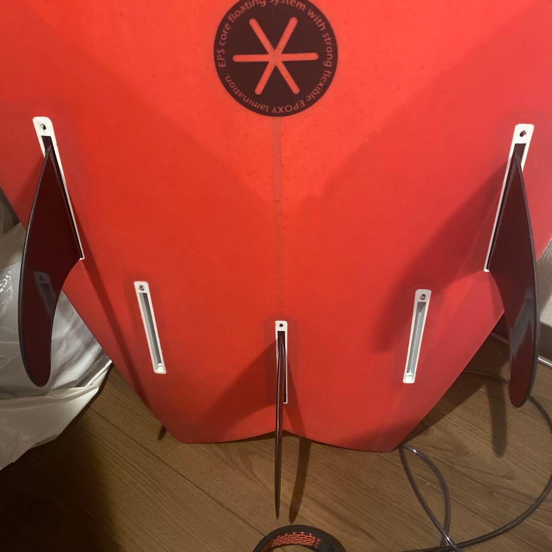 ESSENCEフィッシュ サーフボード ショート5'10 赤